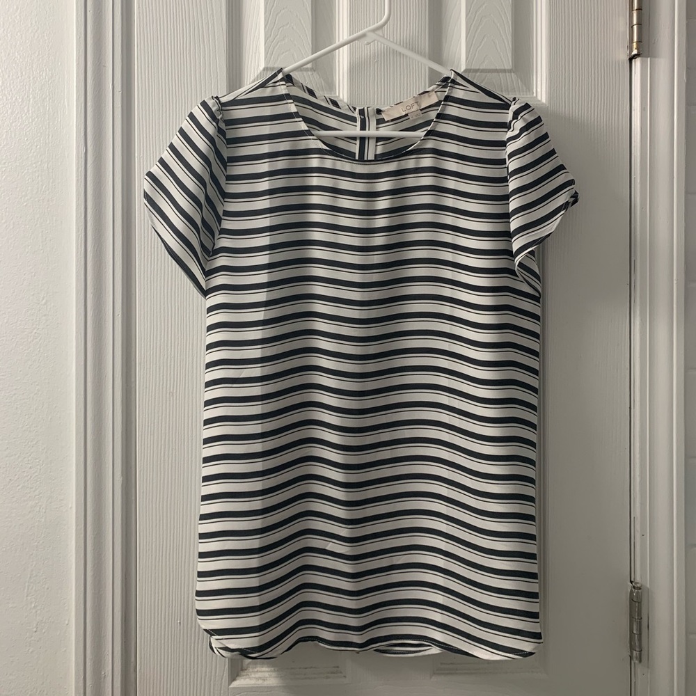 LOFT short sleeved blouse size M